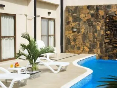 Hoteles 3 estrellas Arami Hotel & Lodge