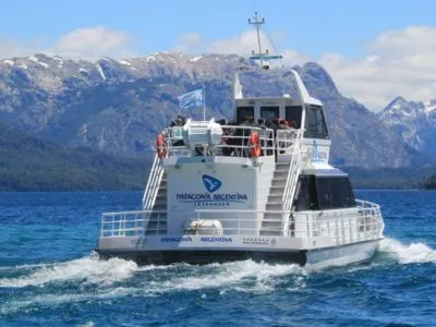 Paseos Lacustres Catamaran Patagonia Argentina