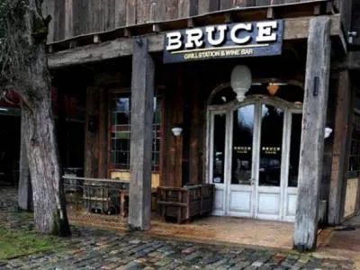 Bruce Grill Station Parrillas / Asadores Criollos  en  Villa La Angostura