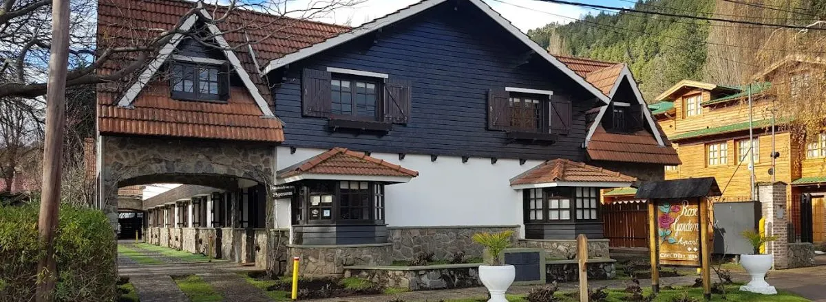 2-star Cabins Apart Rose Garden