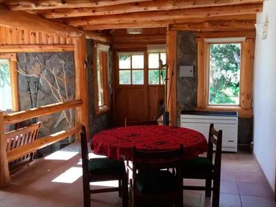 Alojamiento en Lago Meliquina (a 30 Km. de San Martín de los Andes) Cabañas Melihue