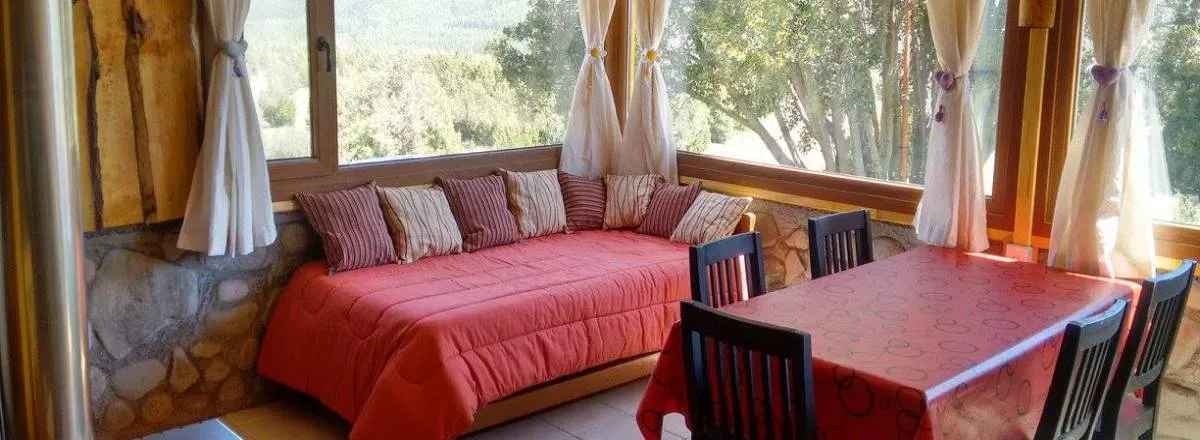 Alojamiento en Lago Meliquina (a 30 Km. de San Martín de los Andes) El Faldeo