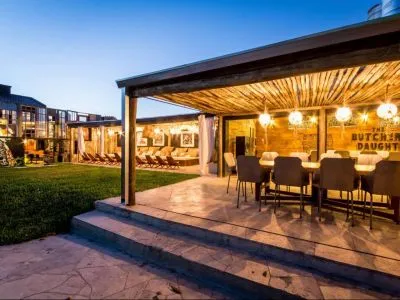 Onas Hostel & Suites