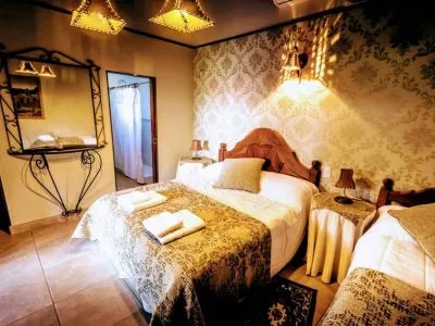 Hostelries Del Prado