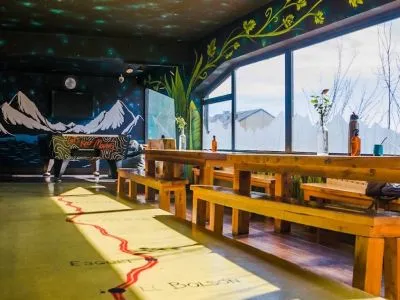 Albergues/Hostels Moving Hostel Travel Bar