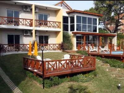 Hosteria Nirvana Hoteles 3 estrellas  en  Villa Gesell