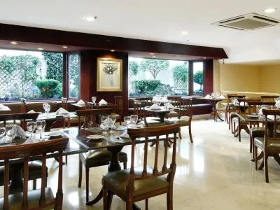 Hoteles 4 estrellas superior Cyan Americas Tower