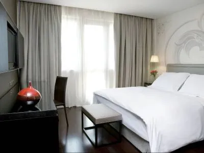 4-star Hotels NH Tango