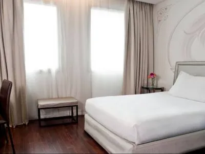 4-star Hotels NH Tango