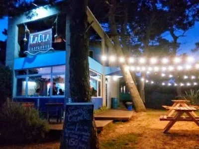 La Ola Gastropub Restaurantes  en  Mar Azul