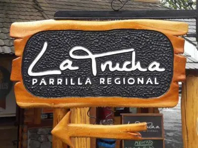 La Trucha Parrillas / Asadores Criollos  en  Villa La Angostura