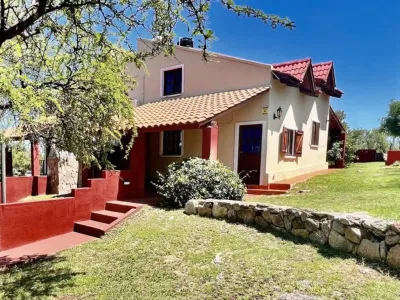Cabañas La Casa de Adriana Cabañas al Pie de las Sierra