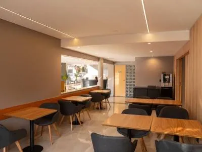 Apart Hotels Urbana Suites