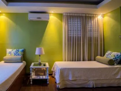 Hoteles Plaza Italia B & B