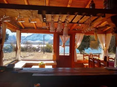 Alojamiento en Lago Meliquina (a 30 Km. de San Martín de los Andes) Rucachaw