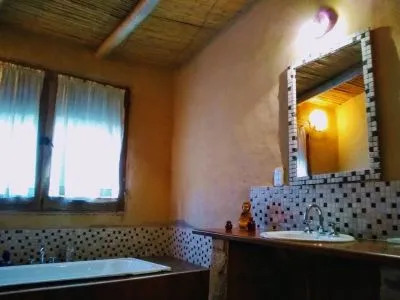 Cabañas De Barro y Caña - Apacible, diferente y lleno de esencia