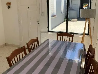 Departamentos de alquiler temporario Depto Gales (a 50 metros del mar)