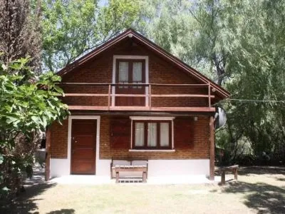 Villa Los Fresnos Cabañas  en  Reta