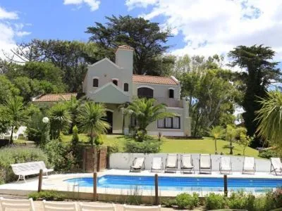 Estilo Norte Hostelries  in  Villa Gesell