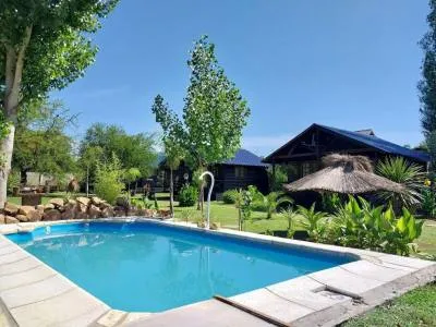 Cabañas Los Troncos Cabañas  en  Colón