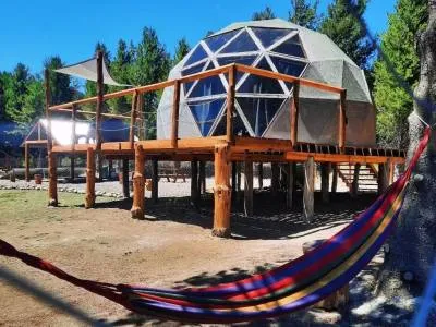 Alojamiento en Lago Meliquina (a 30 Km. de San Martín de los Andes) Domos Meliquina