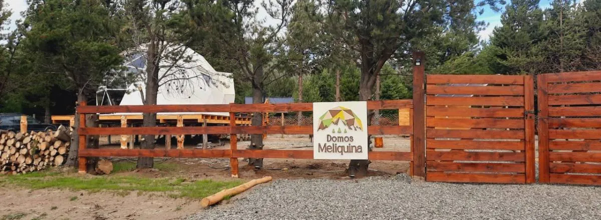 Alojamiento en Lago Meliquina (a 30 Km. de San Martín de los Andes) Domos Meliquina