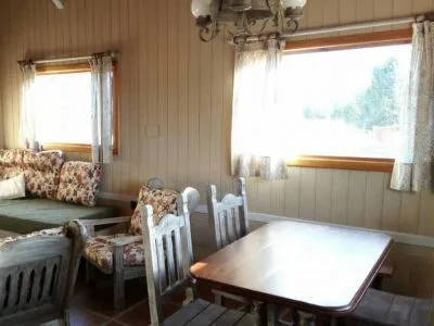 Alojamiento en Lago Meliquina (a 30 Km. de San Martín de los Andes) Casa de Campo Meliquina