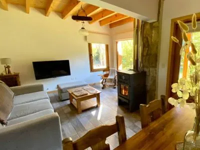 Alojamiento en Lago Meliquina (a 30 Km. de San Martín de los Andes) Cabañas El Montañes