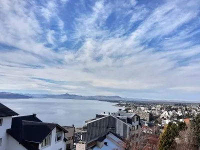 Moderna Casa Centrica con Vista Alquileres de propiedades turísticas  en  Bariloche