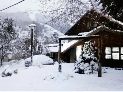 Casa en Villa Catedral Alojamientos en el Cerro Catedral   en  Bariloche
