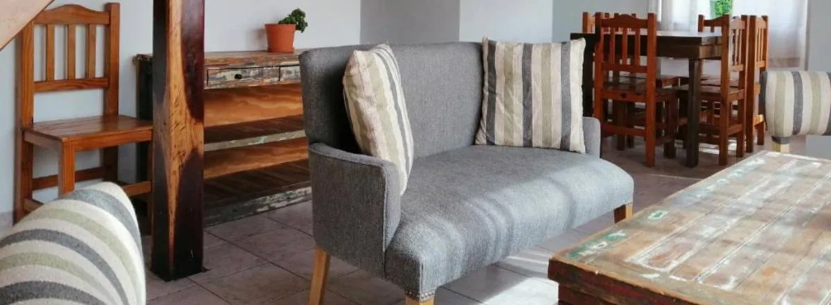 Albergues/Hostels Yellow House Cottage