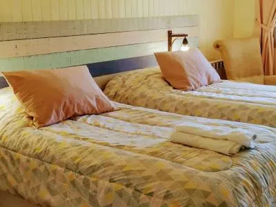 Accommodation in Lago Meliquina (30 Km. from San Martín de los Andes) Cinco Sentidos Hostería