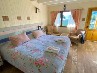 Accommodation in Lago Meliquina (30 Km. from San Martín de los Andes) Cinco Sentidos Hostería
