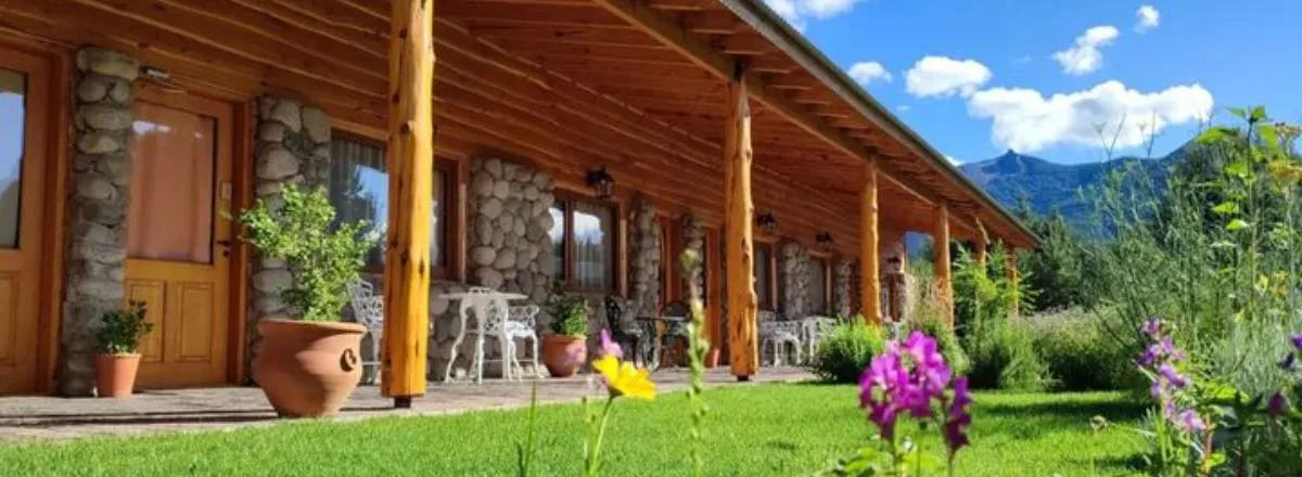 Accommodation in Lago Meliquina (30 Km. from San Martín de los Andes) Cinco Sentidos Hostería
