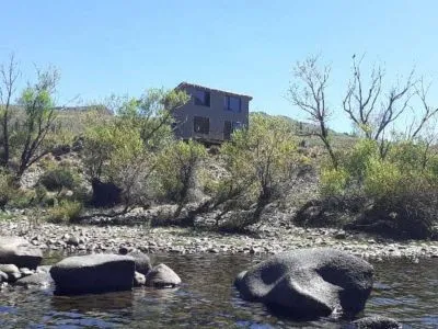 La Cabaña en El Campito Pilo Lil sobre el Río Aluminé Cabins  in  Aluminé