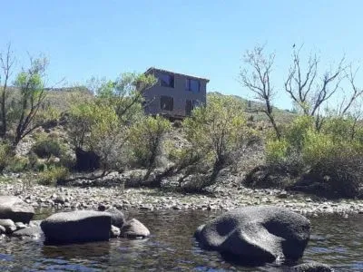 La Cabaña en El Campito Pilo Lil sobre el Río Aluminé Cabañas  en  Junín de los Andes