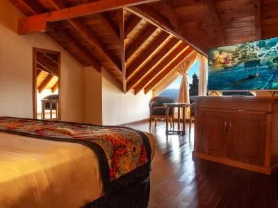 Hoteles 5 estrellas Huinid Bustillo Hotel