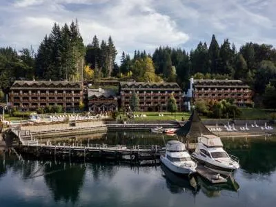 V Angostura Bahía Manzano Apart Hoteles 3 estrellas  en  Villa La Angostura