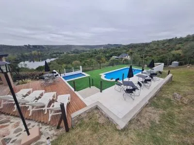 DeRoxy Village cabins