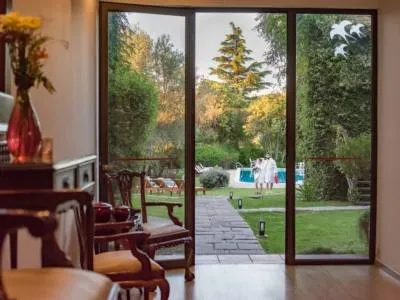 Hotels lhirondelle Hostal