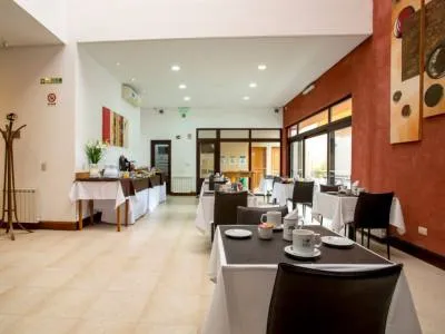 Hoteles Hotel Roble Blanco