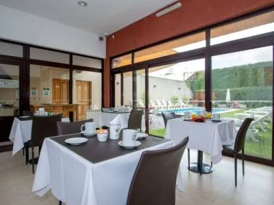 Hoteles Hotel Roble Blanco