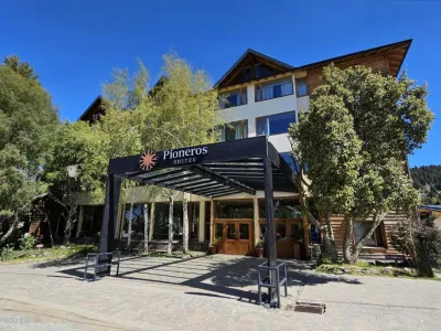 Hotel Pioneros Suites by Grupo Tierra Gaucha Hoteles 3 estrellas  en  Bariloche