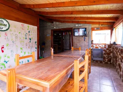 Albergues/Hostels Hostel Huellas