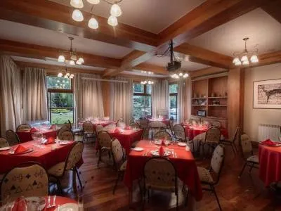 Ariskaiken - Hotel Kosten Aike Restaurants  in  El Calafate