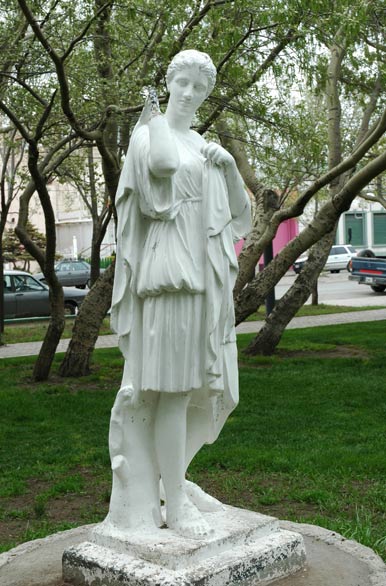Estatua en plaza San Martín