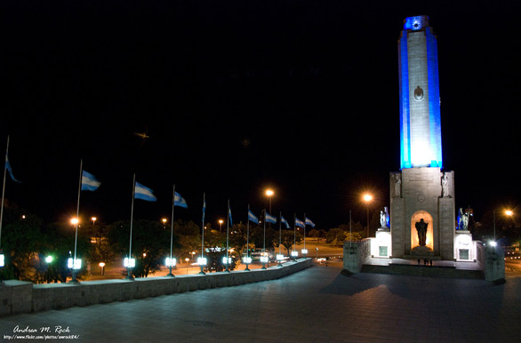 El Monumento de noche, Rosario