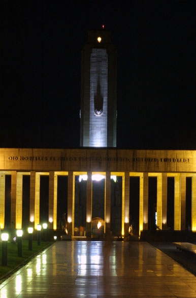 Monumento nocturno