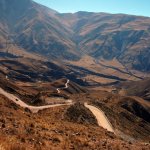 Serpenteante camino de la Cuesta del Obispo