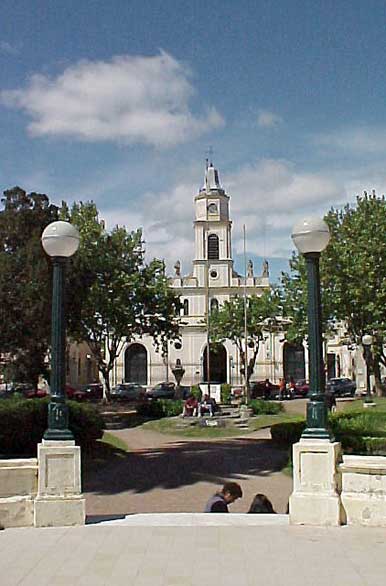 La iglesia desde la plaza